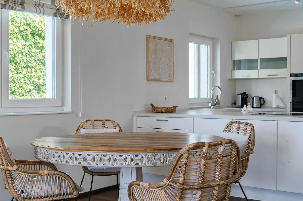 Villa Madrugada, Beachside Villa In Costabella Marbella